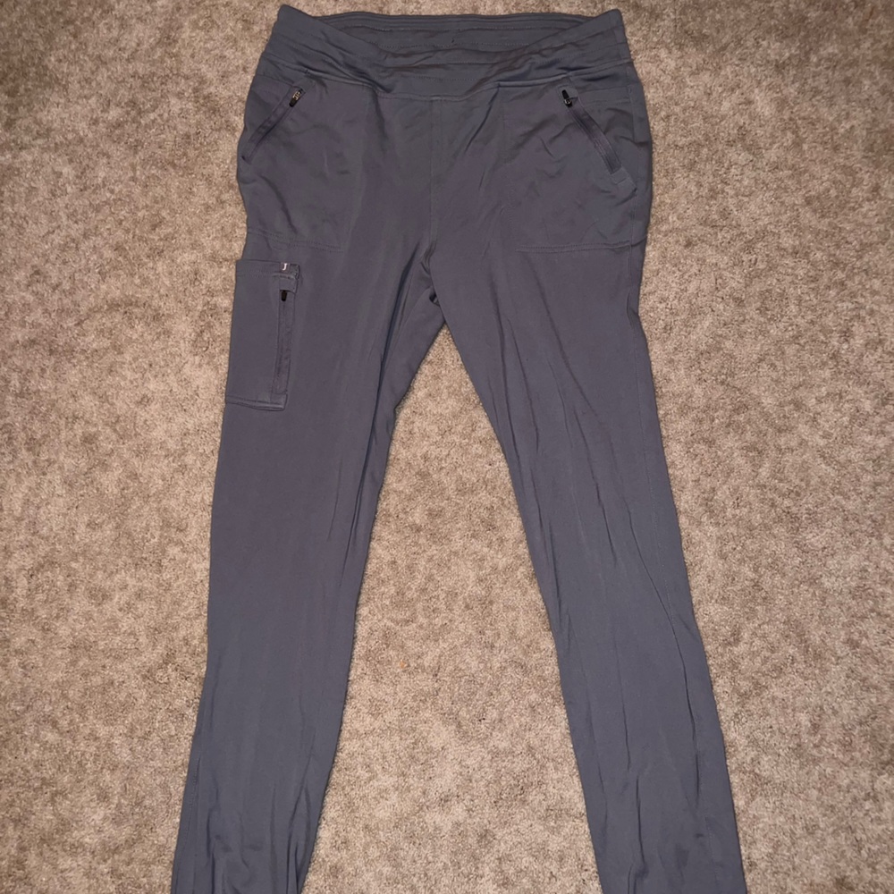 Never worn Jaanuu women’s scrub pants